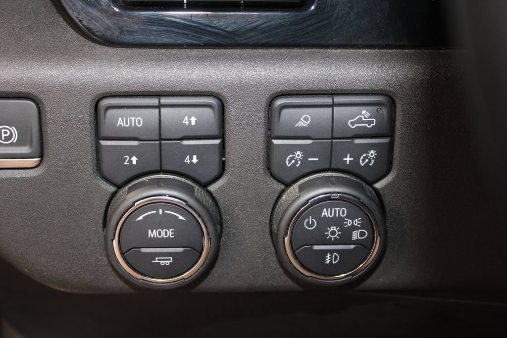 Used 2024 Chevrolet Silverado 1500 High Country w/ Technology Package AWD/4WD image 44