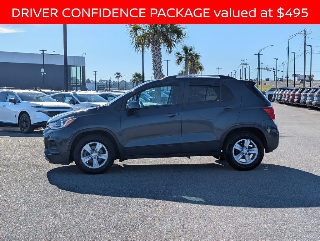 Used 2021 Chevrolet Trax LT w/ Driver Confidence Package FWD image 2