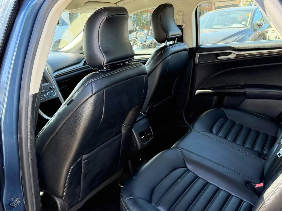Used 2019 Ford Fusion SEL FWD image 11