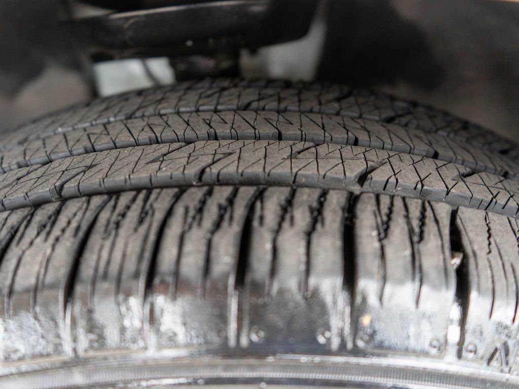 Used 2019 Buick Envision Essence w/ LPO, Active Package image 40