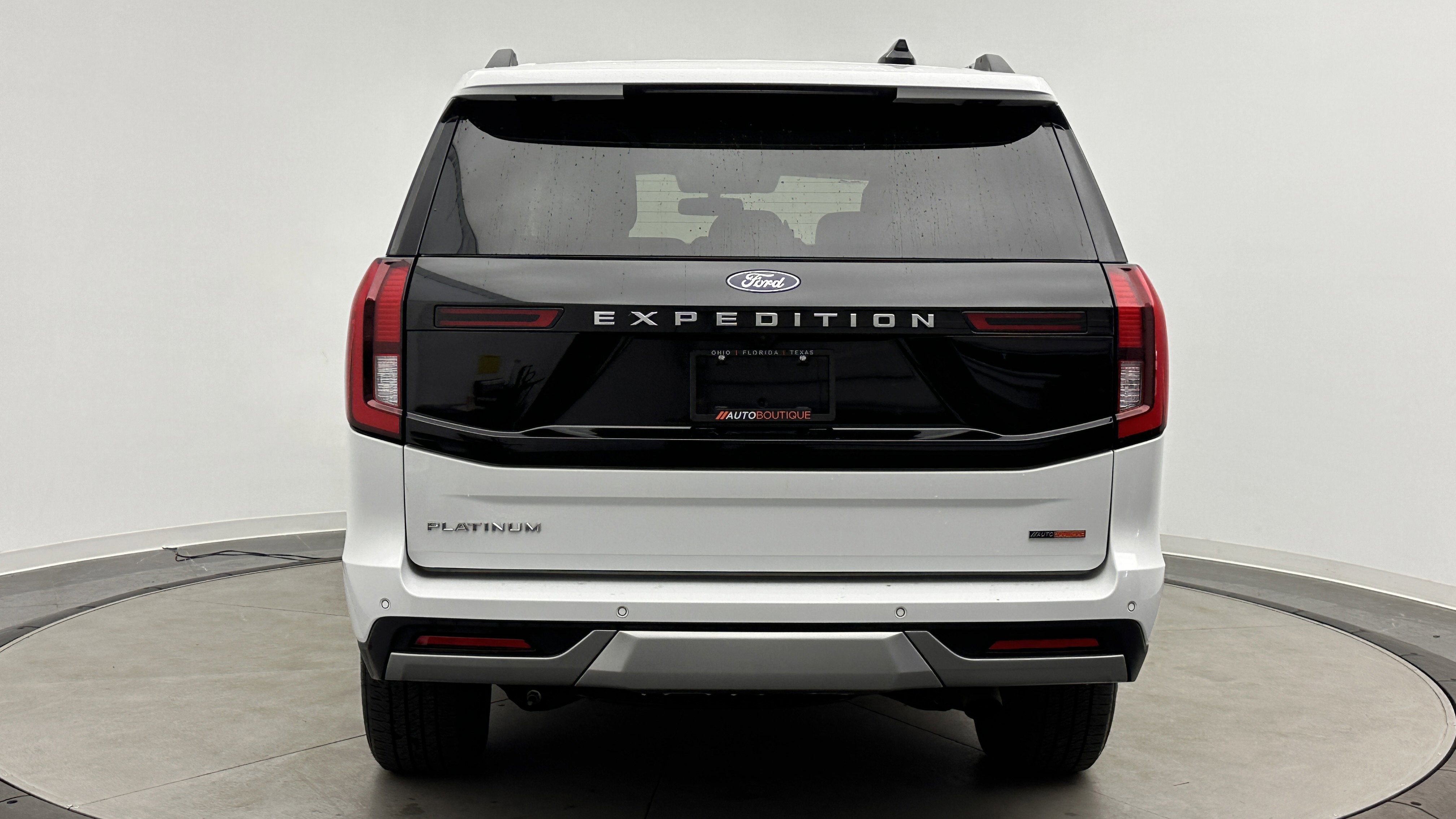 Used 2025 Ford Expedition Platinum image 7