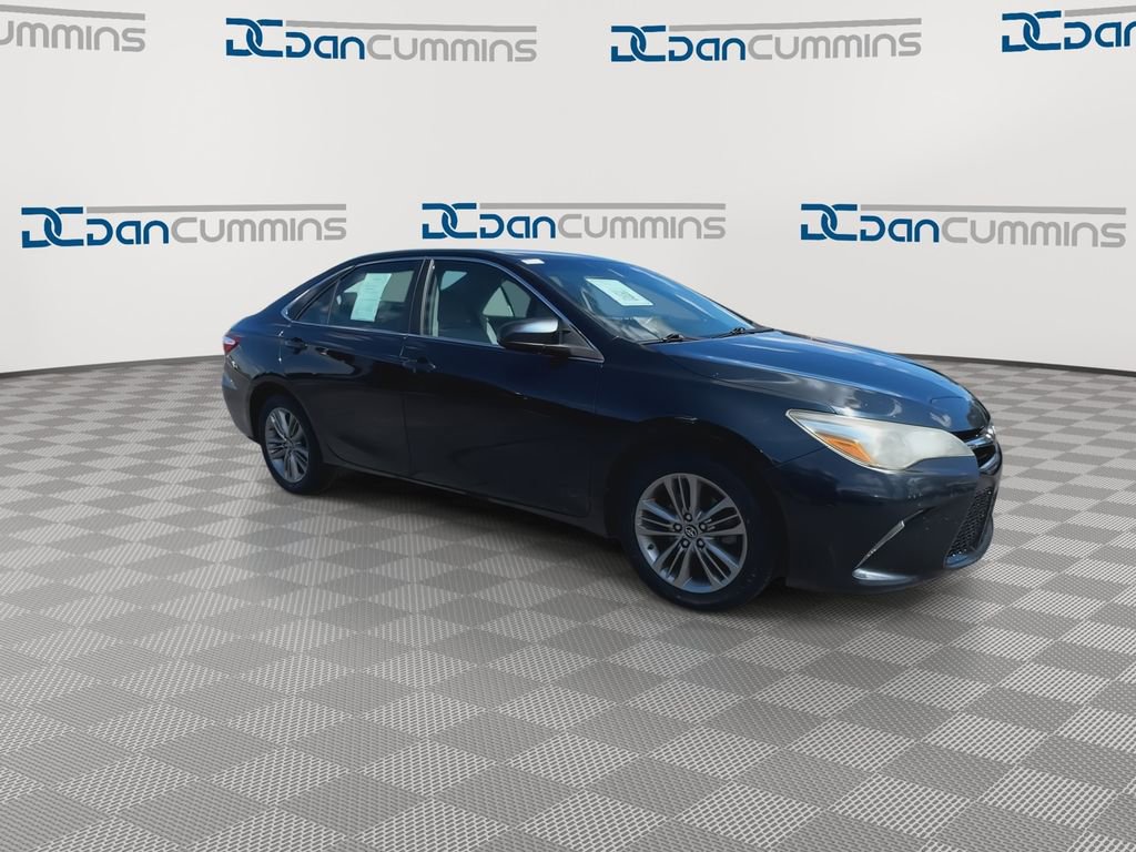 Used 2016 Toyota Camry SE image 2