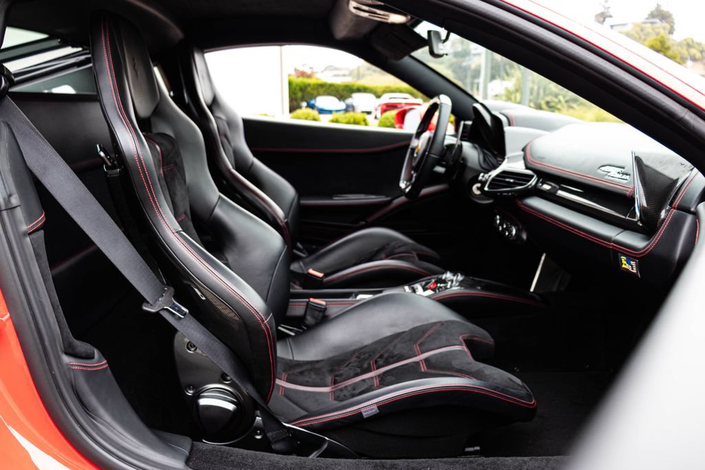 Used 2015 Ferrari 458 Italia Coupe RWD image 54