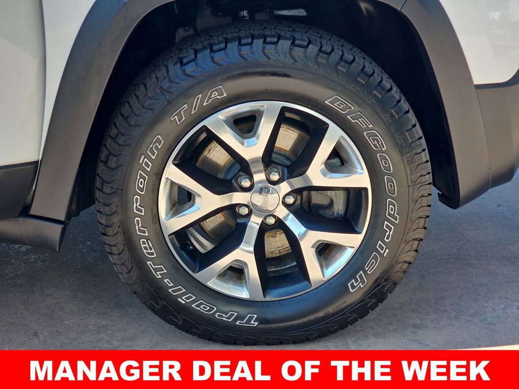 Used 2016 Jeep Cherokee Trailhawk w/ Comfort/Convenience Group image 39