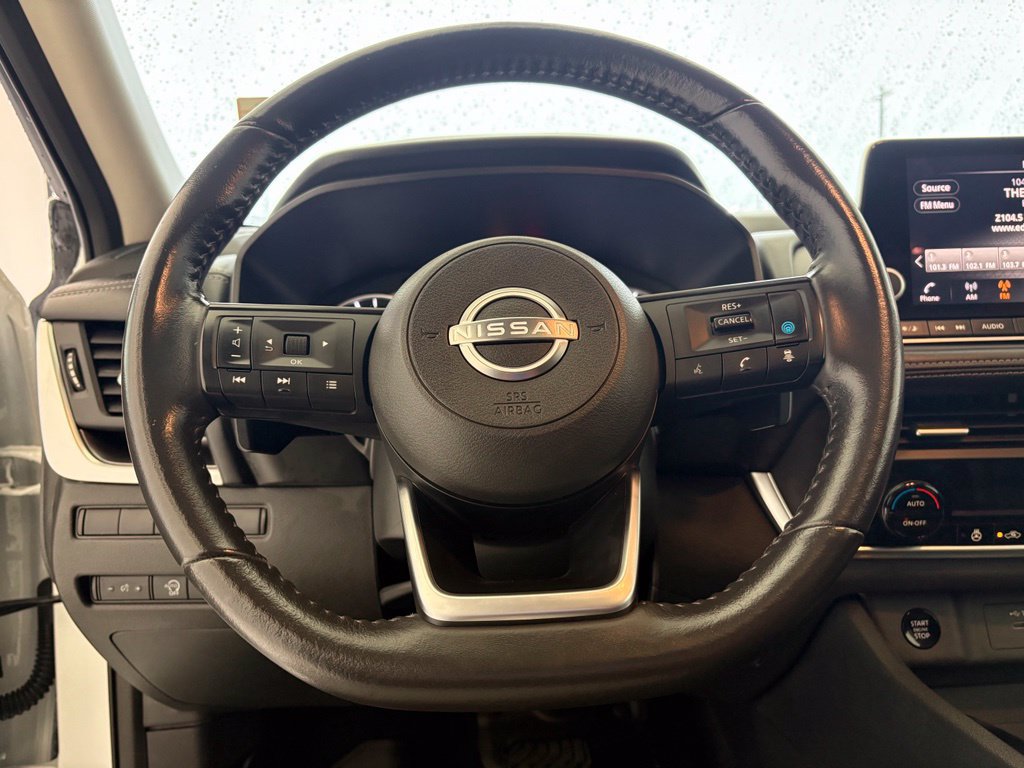 Used 2024 Nissan Rogue SV w/ SV Premium Package FWD image 3