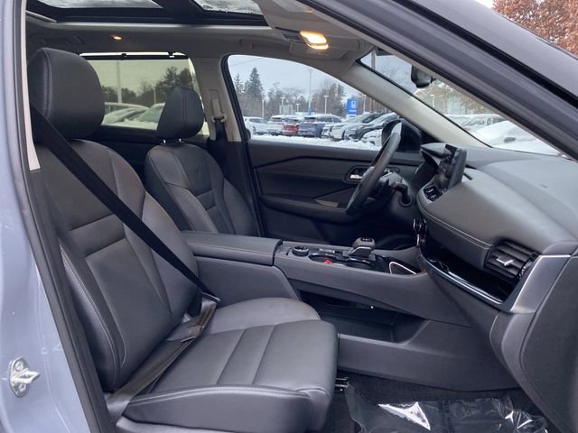 Used 2025 Nissan Rogue SL w/ SL Premium Package image 32
