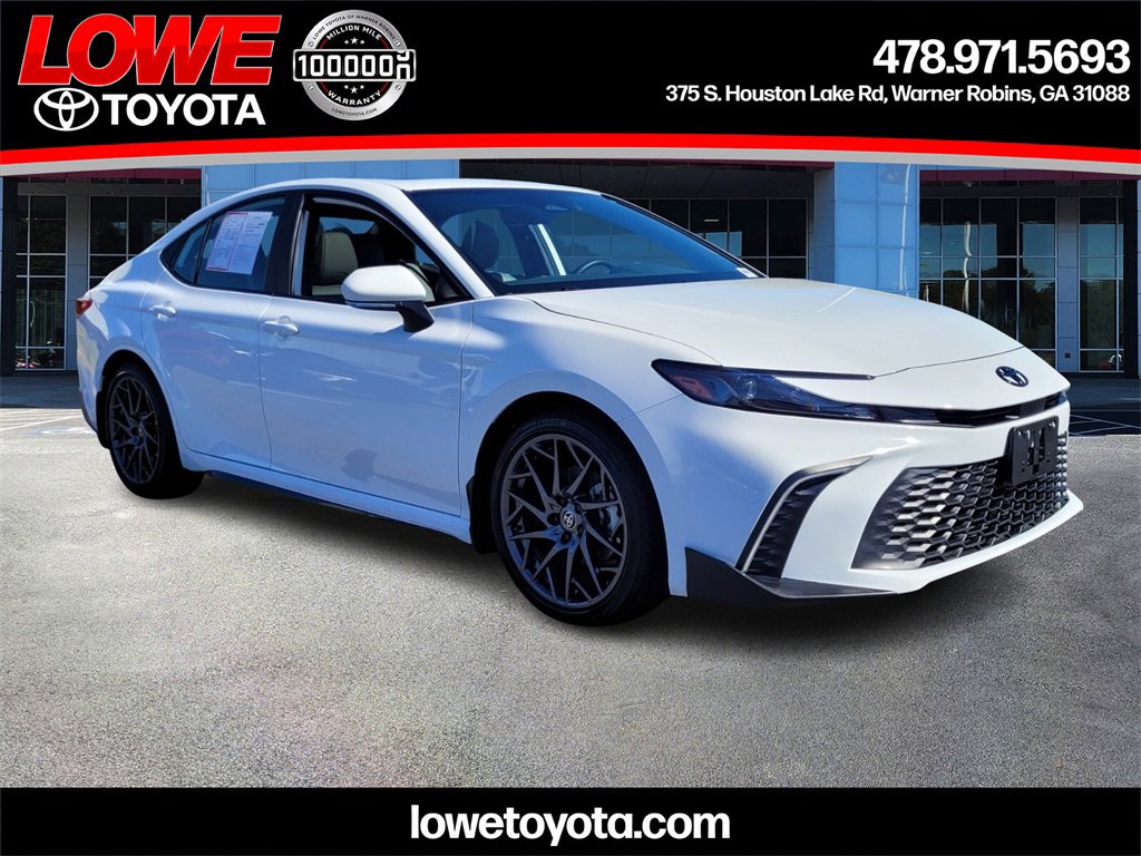 Certified 2025 Toyota Camry SE image 1