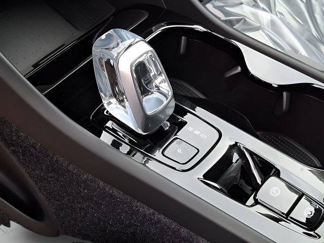 New 2026 Volvo XC40 B5 Plus w/ Protection Package Premier AWD/4WD image 9