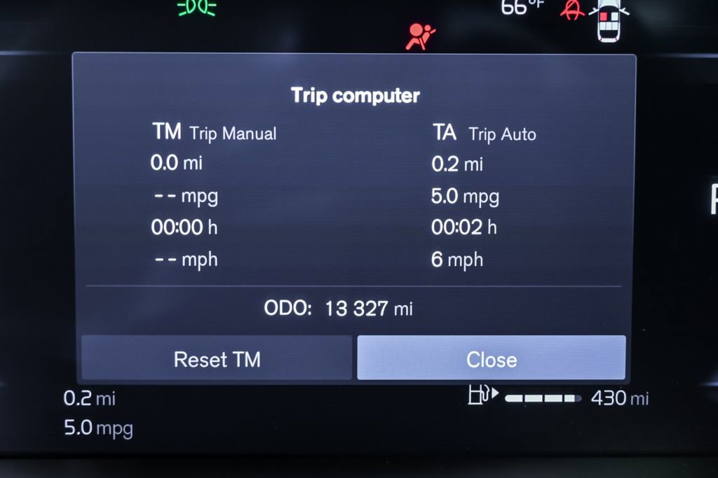 Certified 2025 Volvo V60 B5 Cross Country Plus image 13