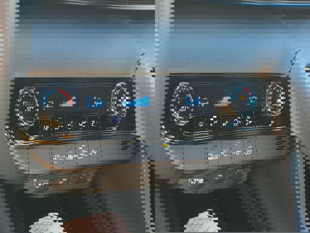 New 2026 Hyundai Elantra Sport FWD image 31