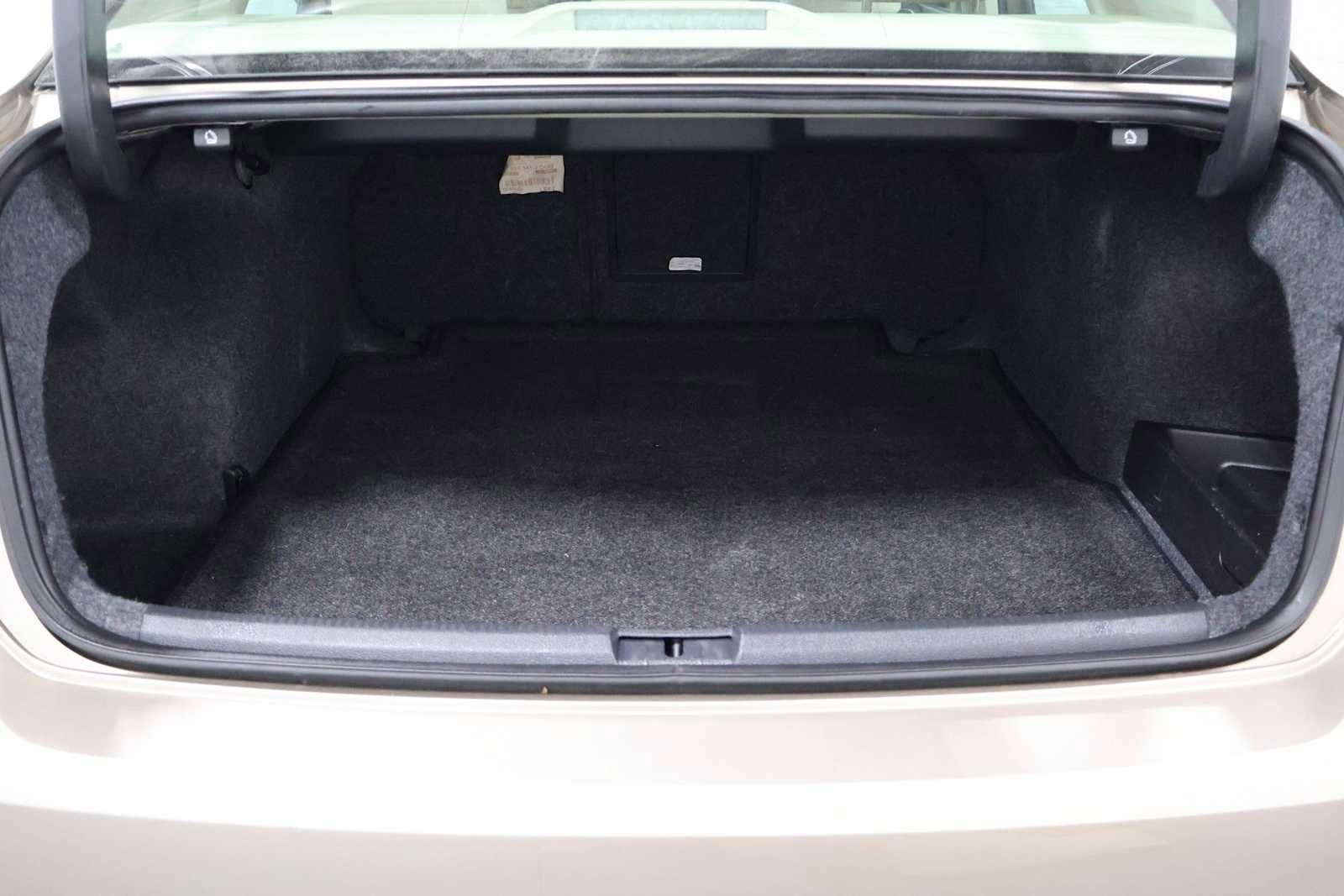 Used 2015 Volkswagen Passat TDI SEL Premium FWD image 37