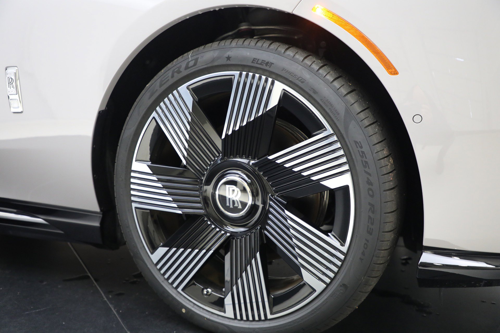 New 2026 Rolls-Royce Spectre image 39