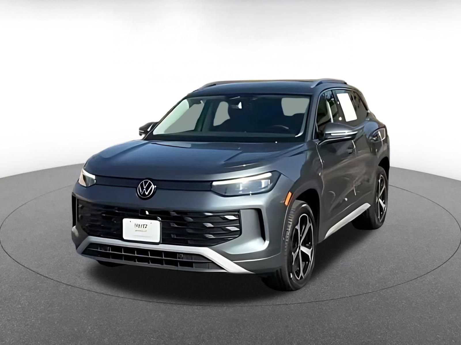 Used 2026 Volkswagen Tiguan SE AWD/4WD image 7