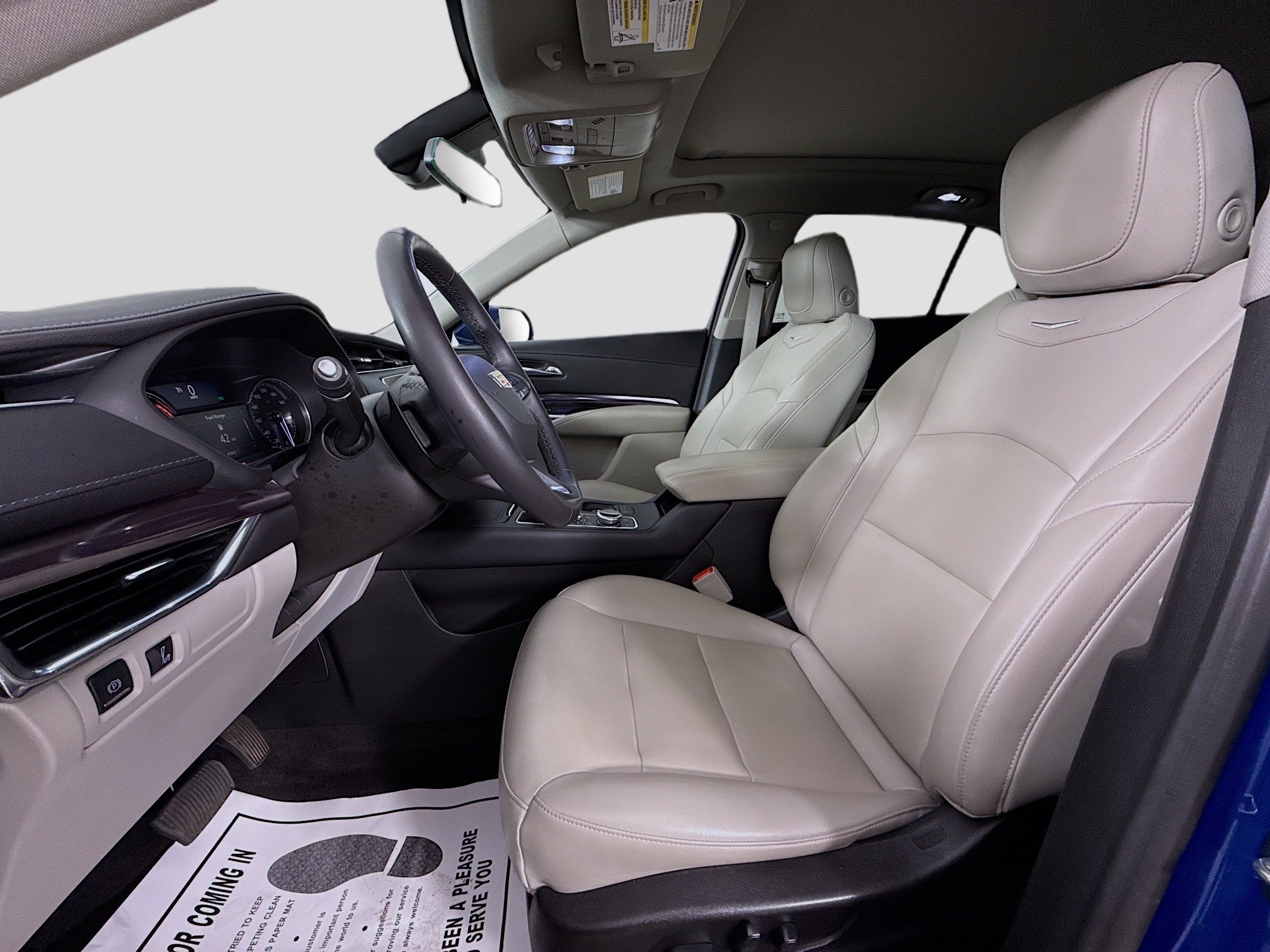 Used 2021 Cadillac XT4 Luxury w/ Cold Weather Package FWD image 23