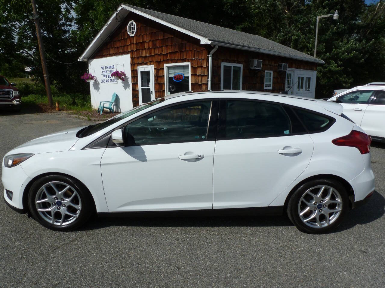 Used 2015 Ford Focus SE w/ Equipment Group 201A FWD image 11