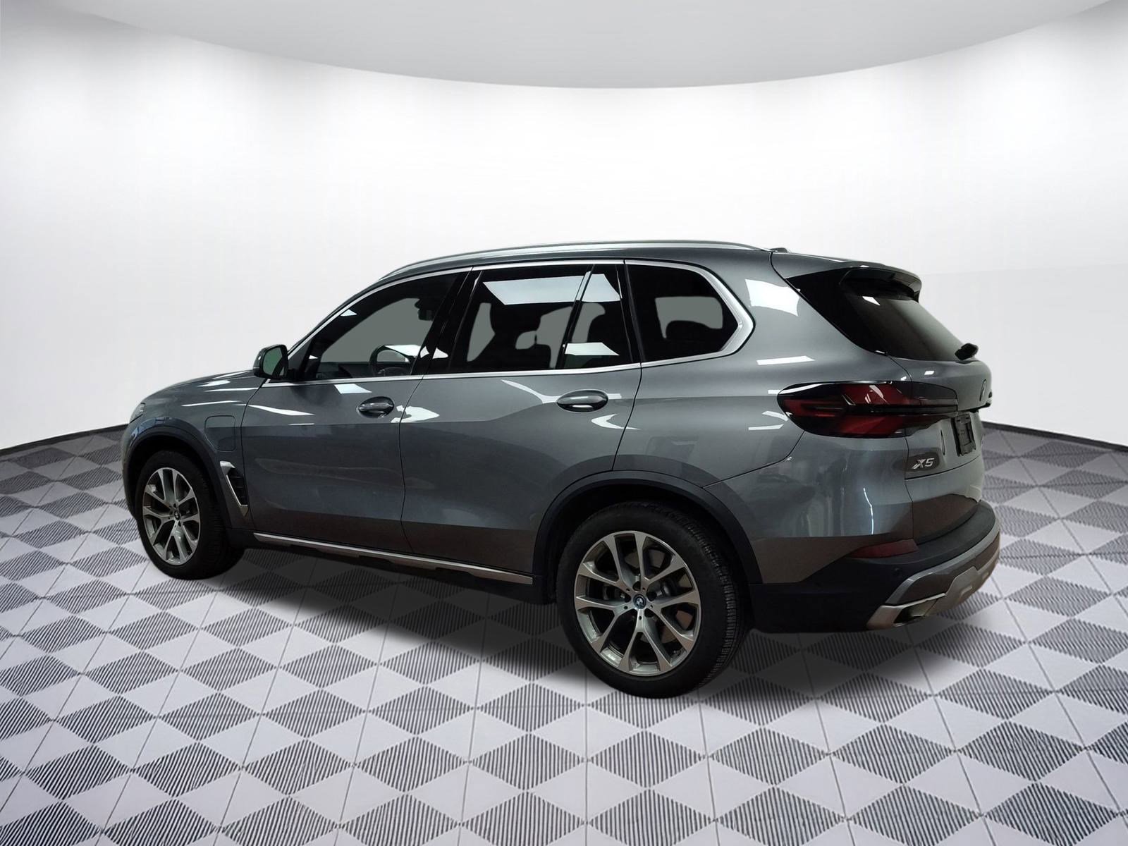 Certified 2025 BMW X5 xDrive50e image 3