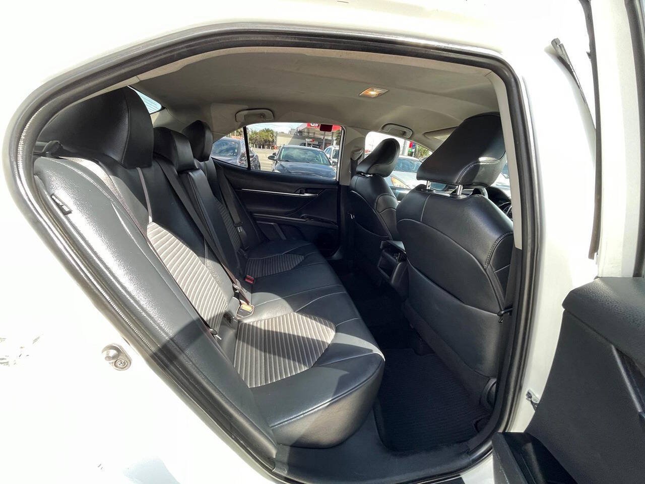 Used 2019 Toyota Camry SE FWD image 12