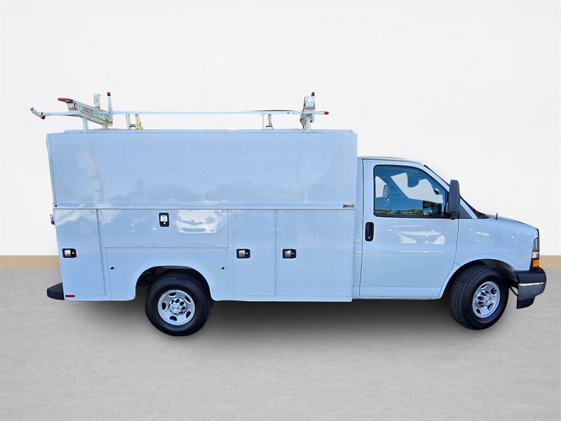 Used 2019 Chevrolet Express 3500 w/ Power Convenience Package RWD image 2