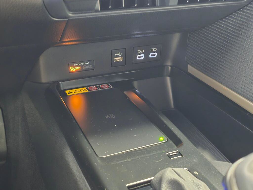 Used 2025 Toyota Camry SE image 35