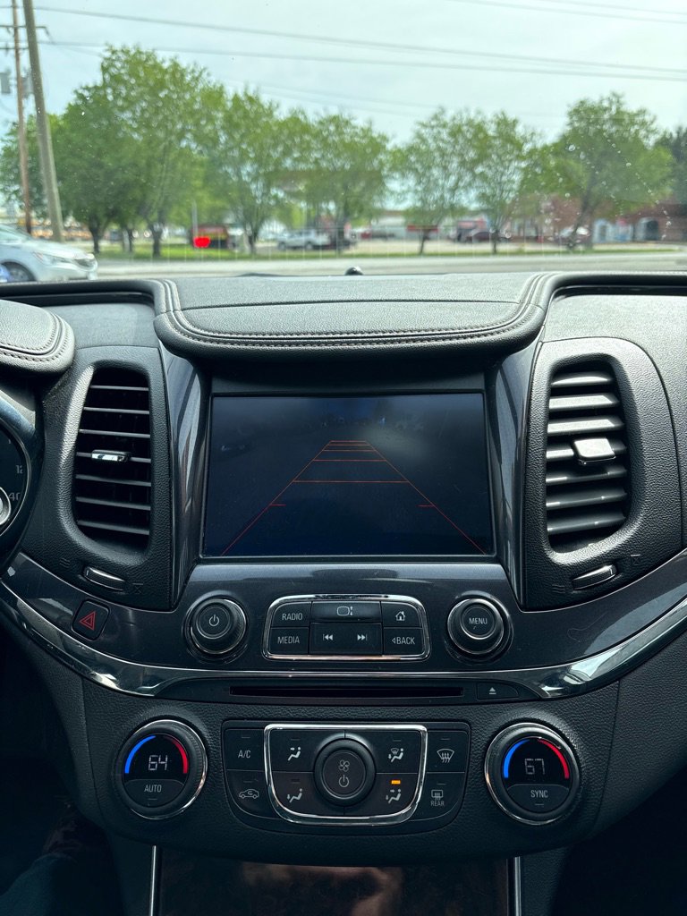 Used 2014 Chevrolet Impala LT w/ Convenience Package image 17