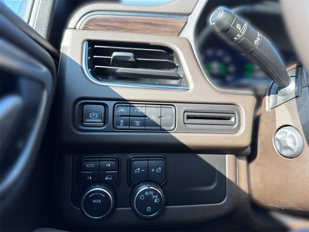 Certified 2022 Chevrolet Suburban LT w/ Luxury Package image 10