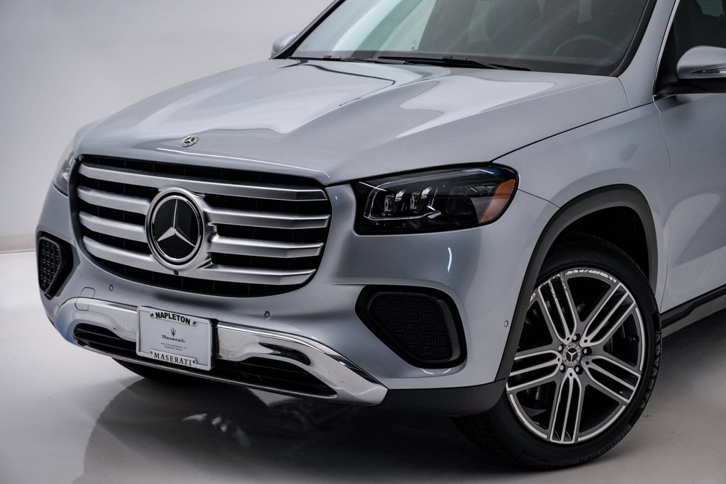Used 2025 Mercedes-Benz GLS 450 4MATIC image 4
