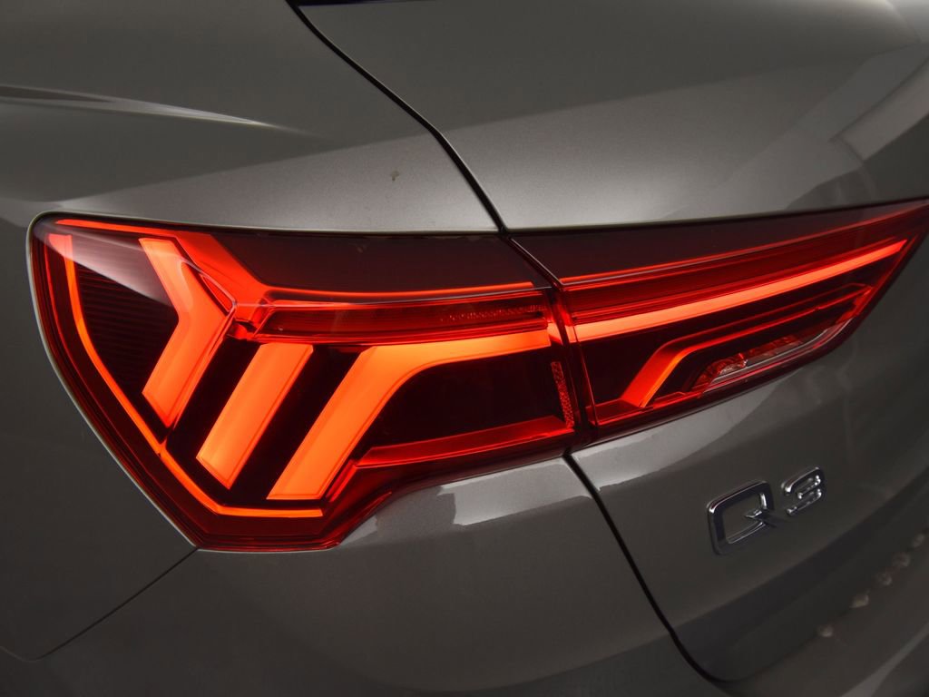 New 2025 Audi Q3 2.0T Premium image 10