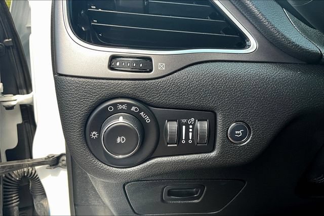 Used 2019 Jeep Cherokee Limited w/ Technology Group AWD/4WD image 15