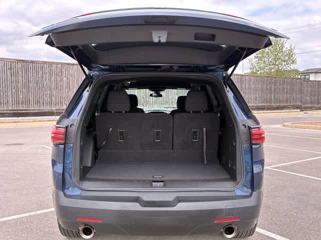 Used 2022 Chevrolet Traverse LT w/ LPO, Cargo Package FWD image 35