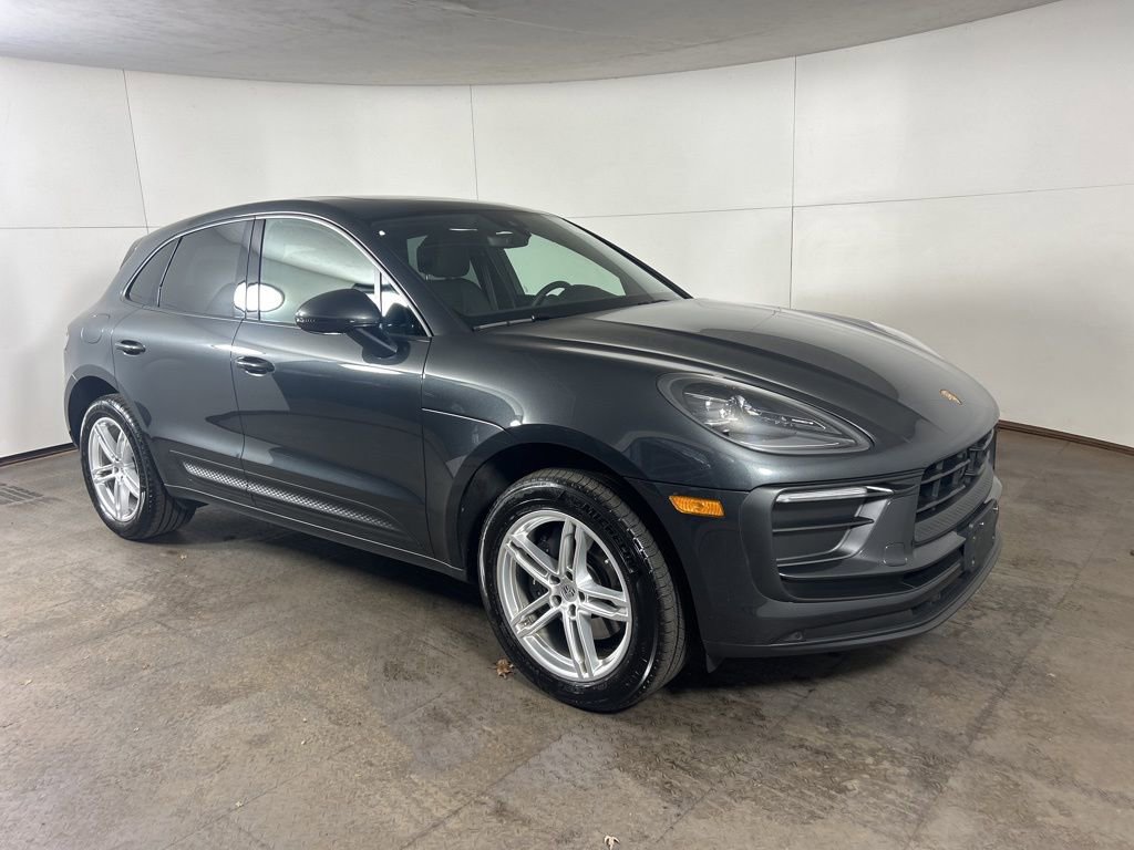 Certified 2025 Porsche Macan image 9