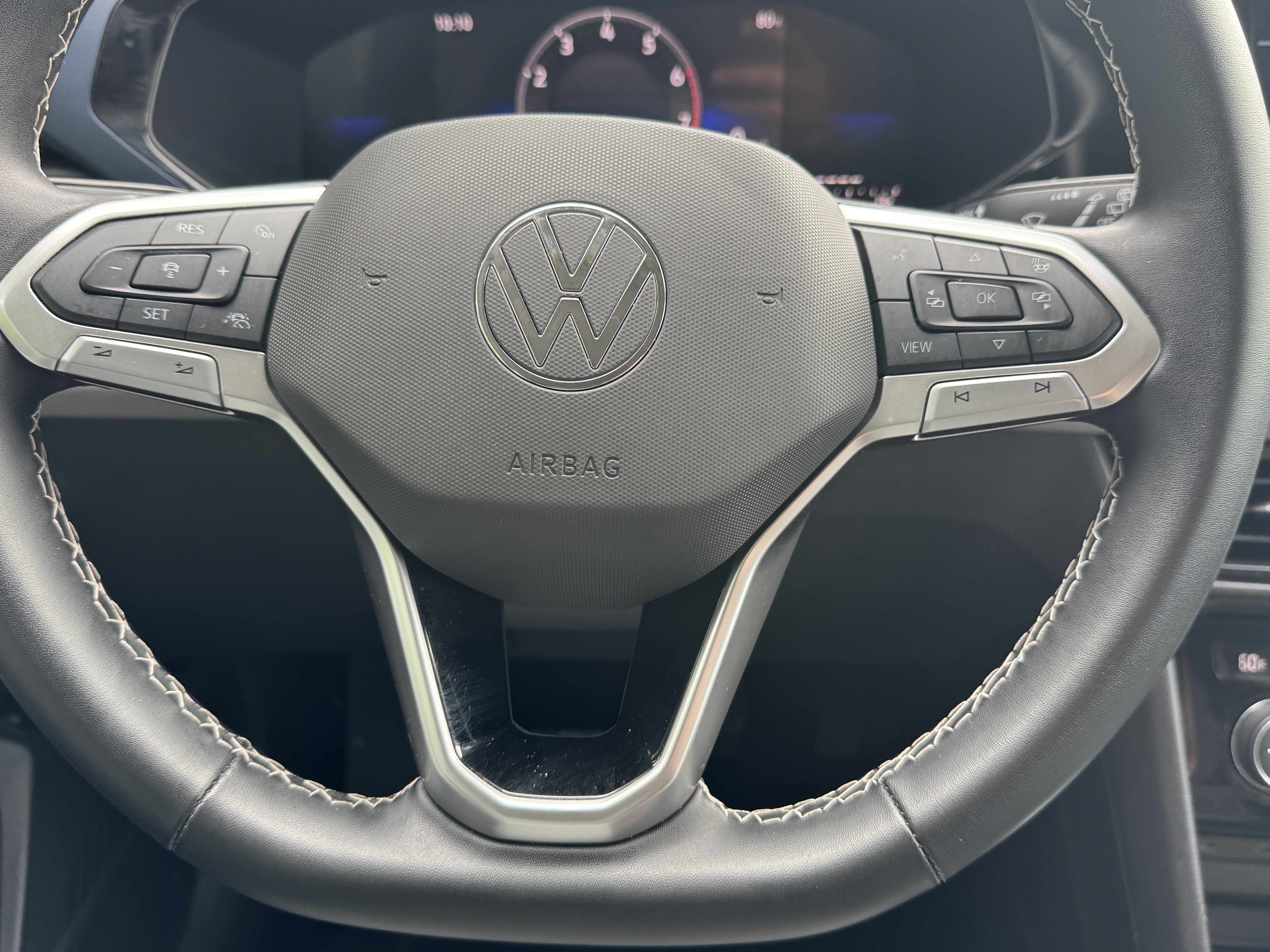 Used 2024 Volkswagen Taos SE image 35