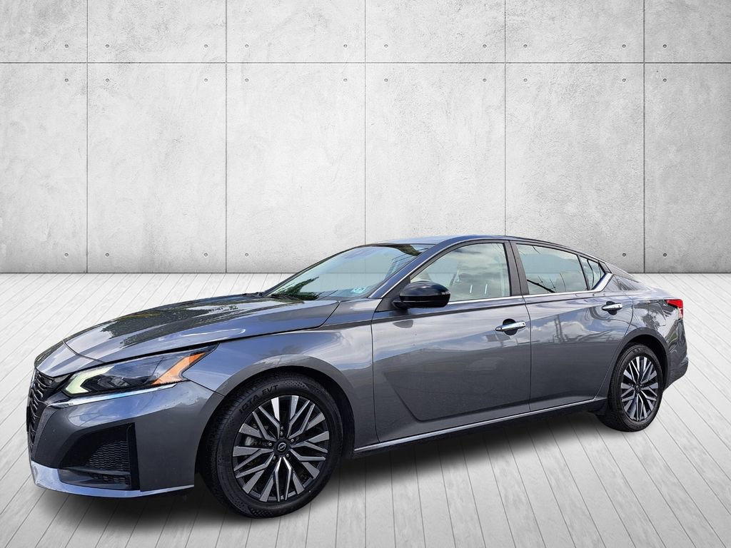 Used 2024 Nissan Altima 2.5 SV FWD image 9