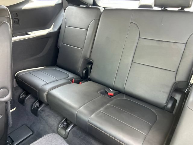 Used 2021 Chevrolet Traverse LT w/ LT Premium Package AWD/4WD image 11