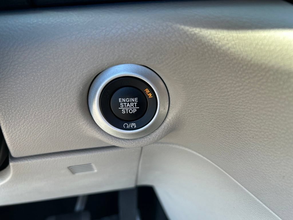 Used 2024 Chrysler Pacifica Touring-L FWD image 43