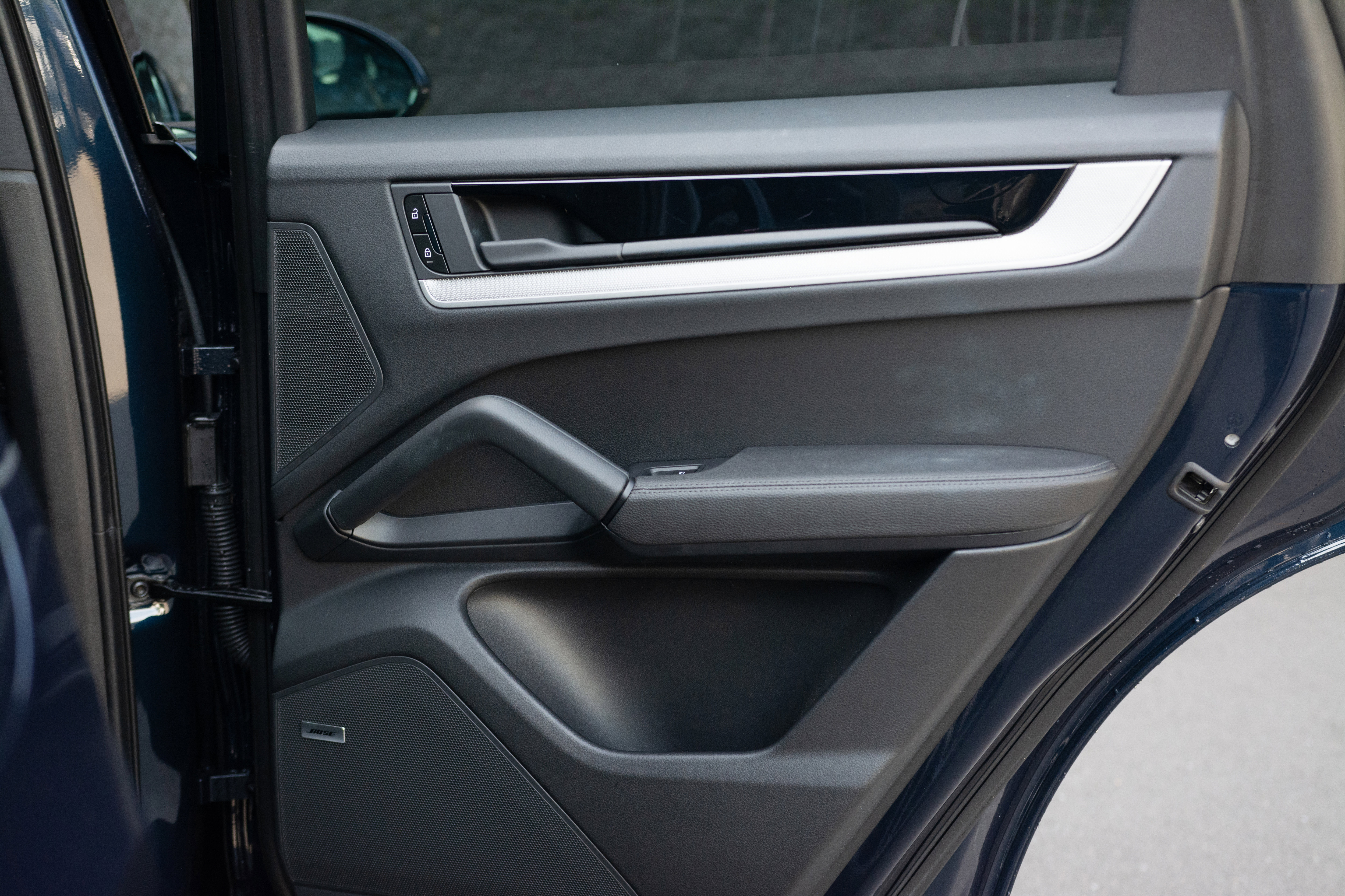 Certified 2025 Porsche Cayenne E-Hybrid image 31