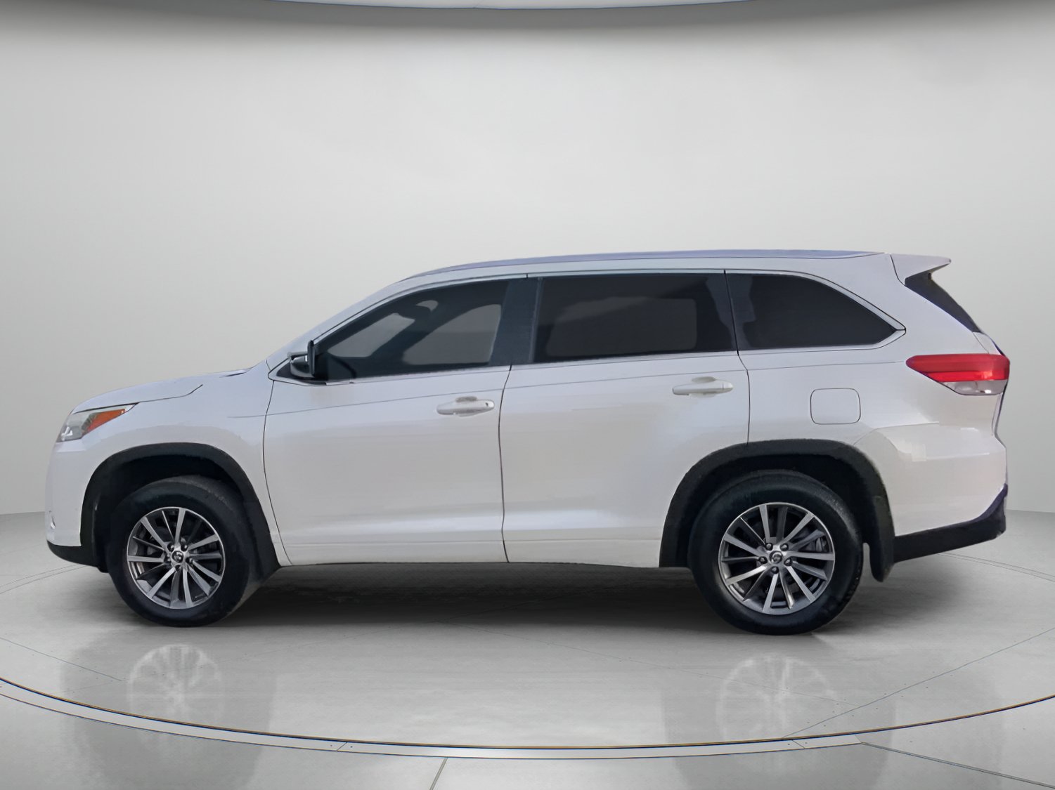 Used 2017 Toyota Highlander XLE AWD/4WD image 17