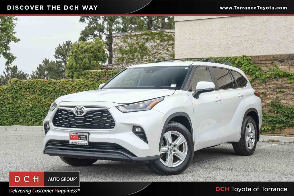 Used 2023 Toyota Highlander LE FWD video 1
