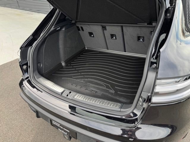 Certified 2025 Porsche Macan image 33