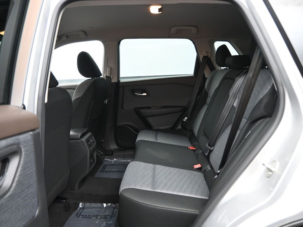 Used 2023 Nissan Rogue SV image 30