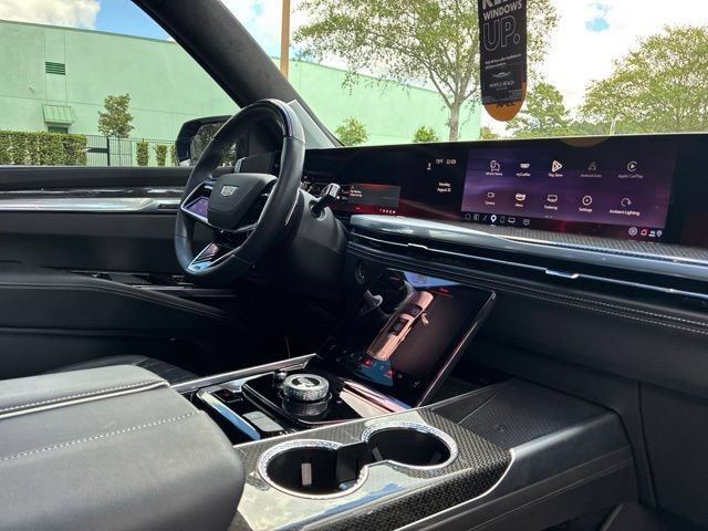 Used 2025 Cadillac Escalade ESV V AWD/4WD image 26