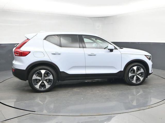 Used 2024 Volvo XC40 B5 Core AWD/4WD image 9