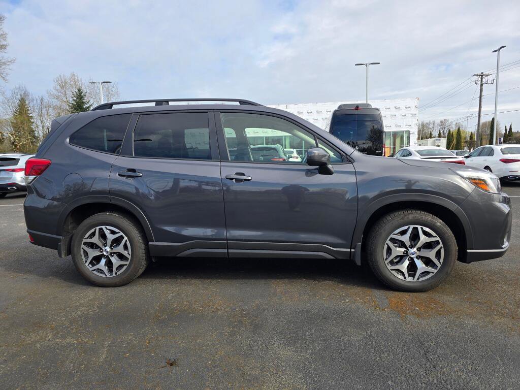 Used 2020 Subaru Forester Premium image 9