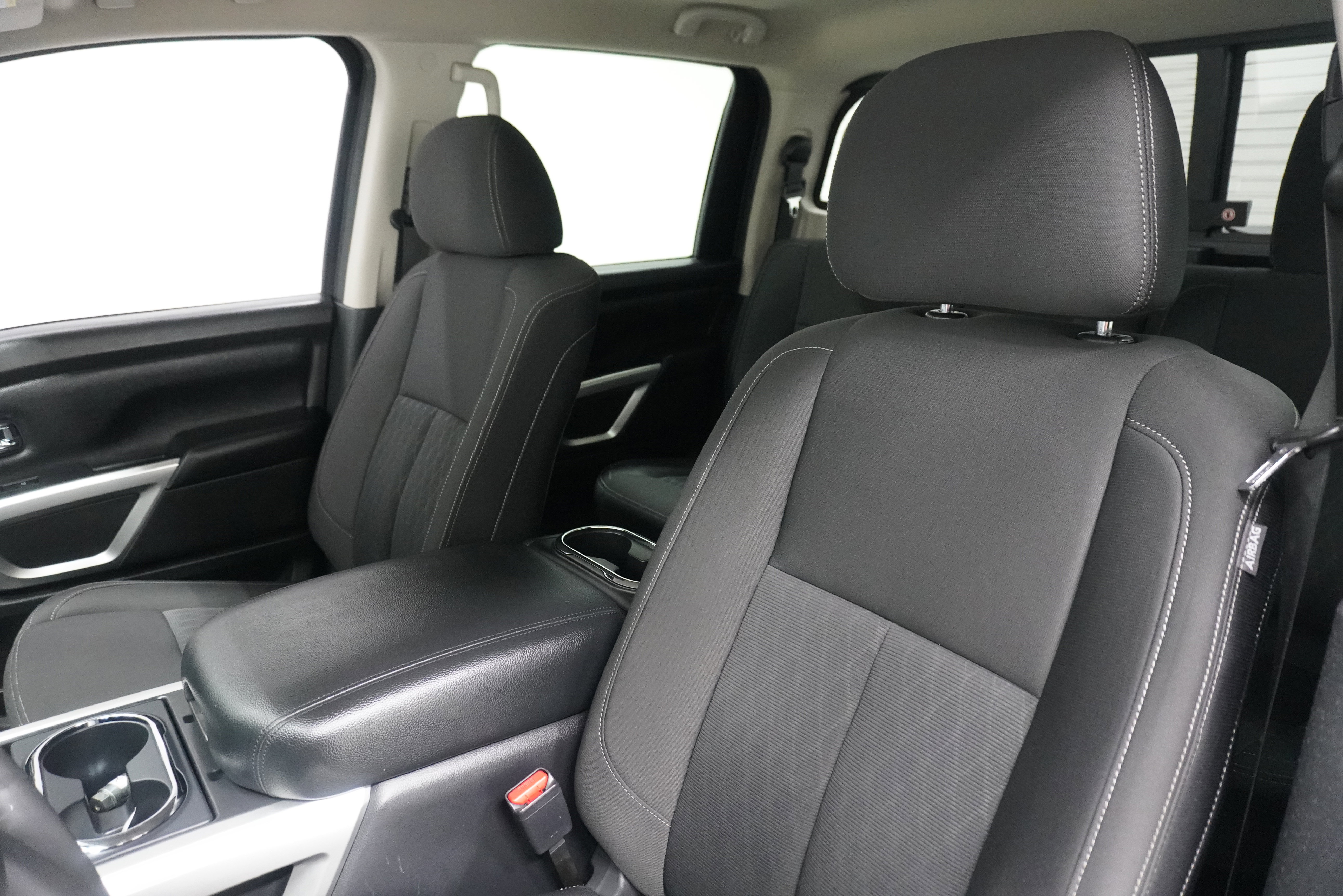 Used 2017 Nissan Titan SV RWD image 12