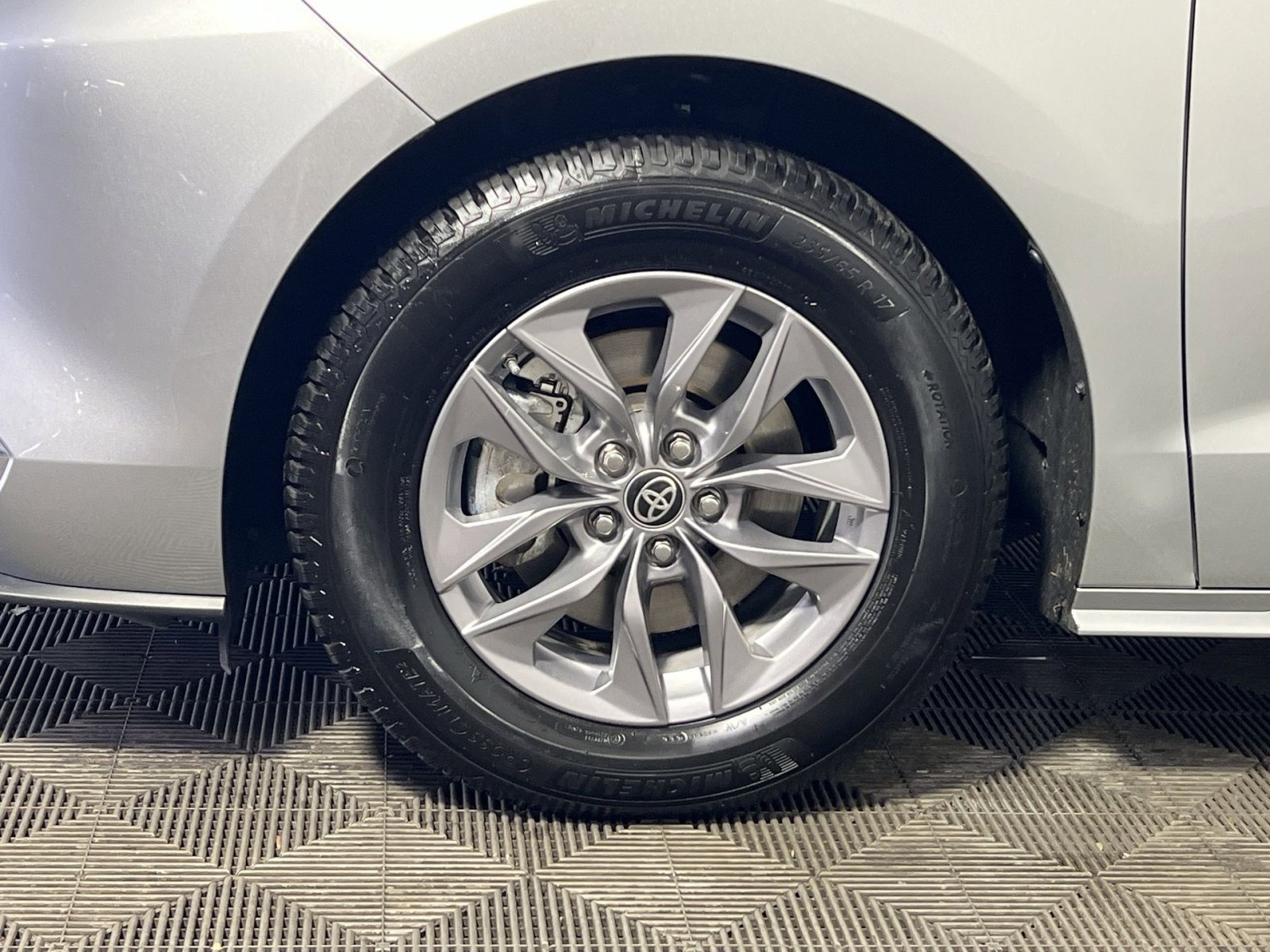Used 2024 Toyota Sienna XLE image 12