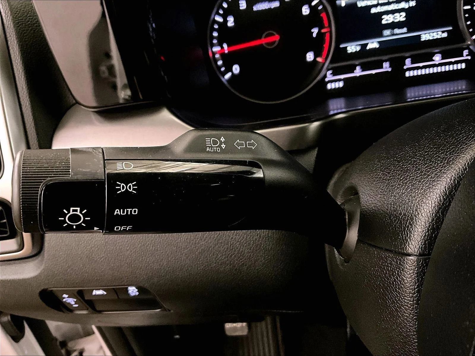 Used 2023 Kia Sorento S w/ Panoramic Sunroof Package image 30