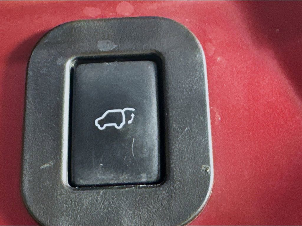 Used 2018 Toyota Sienna Limited Premium w/ Carpet Mat Package image 32