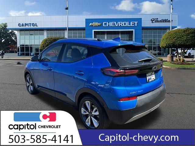 Used 2022 Chevrolet Bolt EUV LT w/ Convenience Package FWD image 7