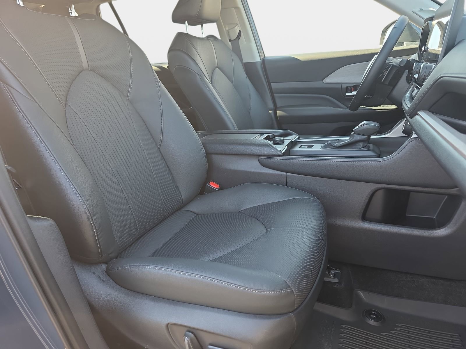 Used 2025 Toyota Grand Highlander AWD image 10