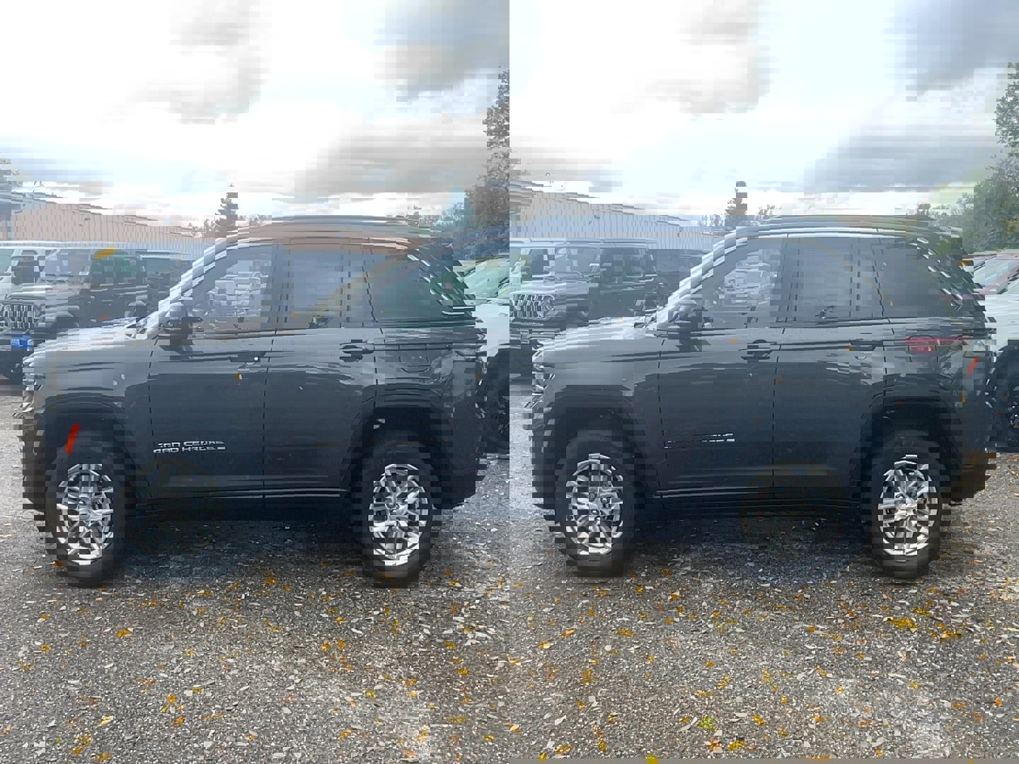 New 2025 Jeep Grand Cherokee Laredo X image 8