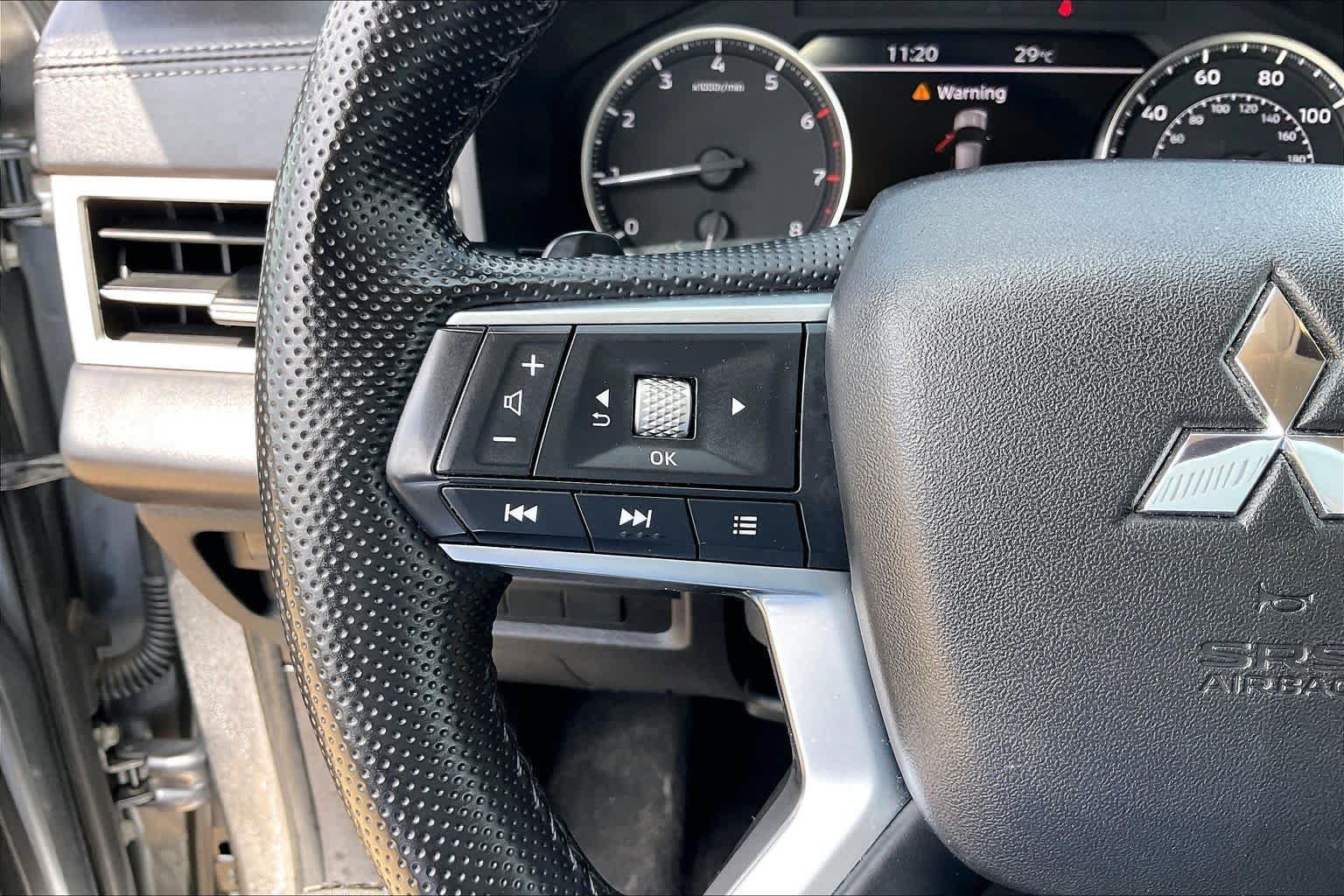 Used 2024 Mitsubishi Outlander SE AWD/4WD image 47